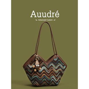 天锚国际高级感覆古撞色呢子包包女2026新款百搭大容量单肩包托托