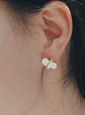 inLESS | 乌鸦巢 Crow's Aerie 蝴蝶耳钉