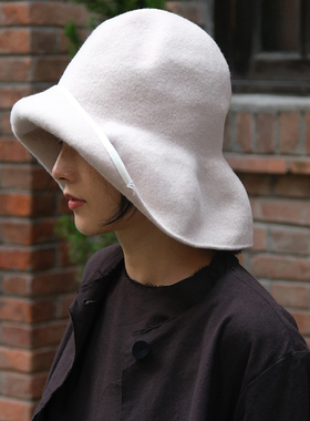 inLESS | SCHA 1146 Lucy 