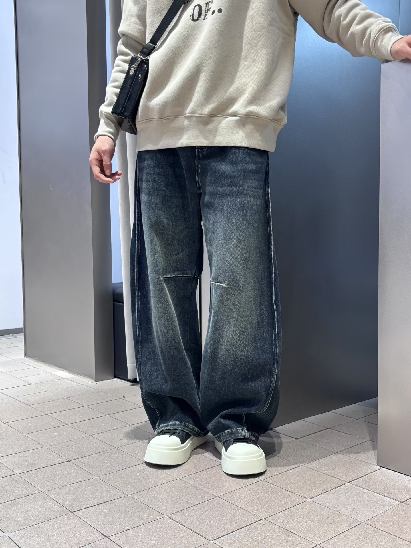 硬核型男冬季加绒加厚洗水做旧宽松弯刀裤香蕉裤阔腿裤牛仔裤男