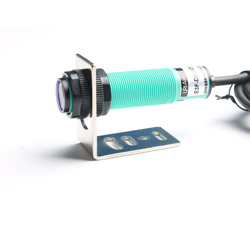 红外线漫反射式接近光电感应开关E3F-DS30C4三线传感器NPN常开24V