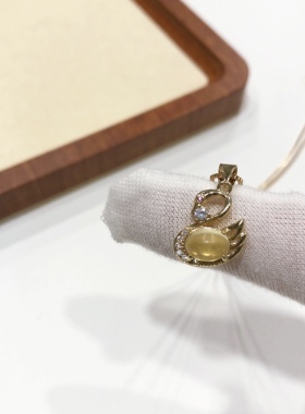 D966# 天然原矿蜜蜡天鹅吊坠17*18.5mm