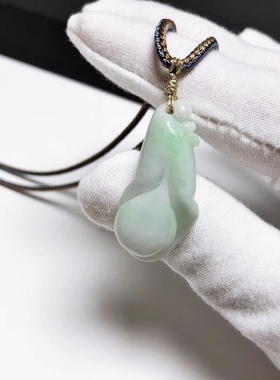 D877#天然A货翡翠白底阳绿白玉兰吊坠33.3*15.3*6.8mm 总重7.84克