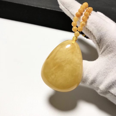 D331# 天然蜜蜡大水滴飘白花吊坠毛衣链 46*31.5*17.5mm重16.72克