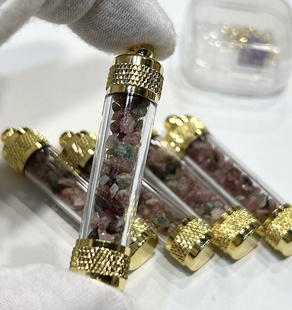 原矿碧玺碎石嘎乌盒吊坠送绳子 随身佩戴增加人气 旺夫运大大增加