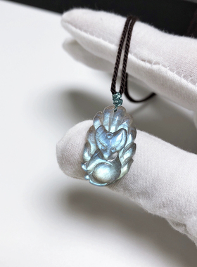 D1294# 天然灰月光石拉长石九尾狐吊坠23.8*14.8*7.2mm 重3.95克