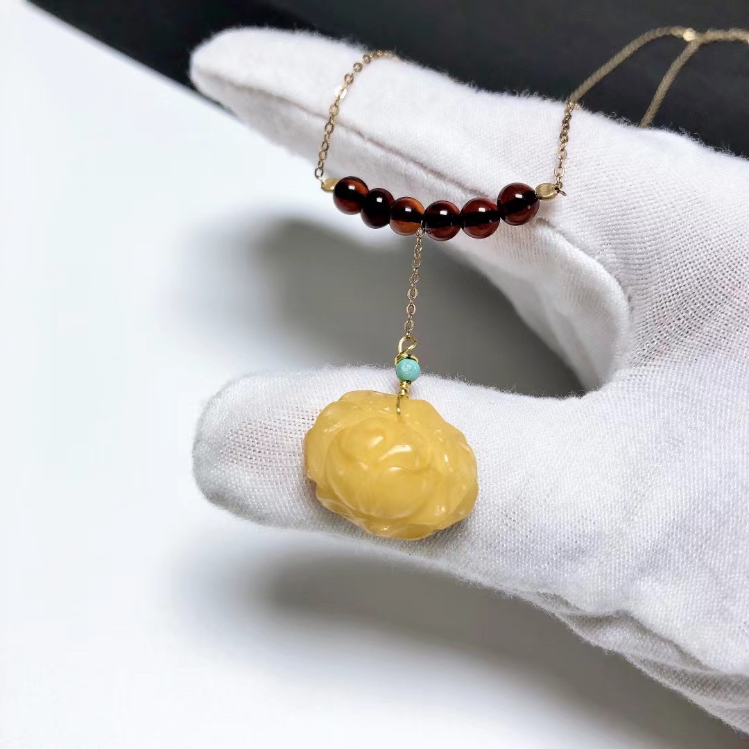 D220# 天然蜜蜡鸡油黄莲花吊坠配血珀圆珠19*15*8.5mm 重2.46克