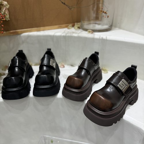 欧货松糕厚底学院风乐福鞋女2025春秋新款魔术贴漆皮英伦风大头皮