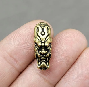 长脸兽面桶珠，可做背云线束都行，文玩配饰。