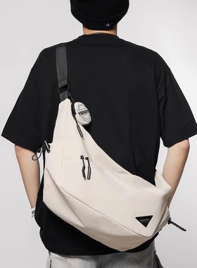 法国Cavi KIong斜挎包女生轻便男饺子包大学生通勤运动单肩包腰包