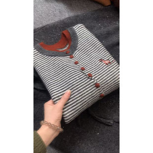 拼色圆领洋气刺绣小马针织开衫 新款 x945 刺绣小马