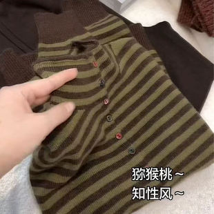 猕猴桃知性风条纹彩扣半高领针织开衫 新款 x850 猕猴桃
