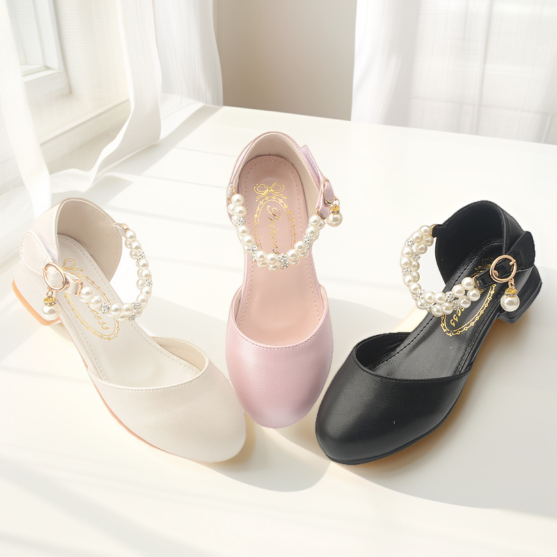 女童黑色配礼服的公主鞋