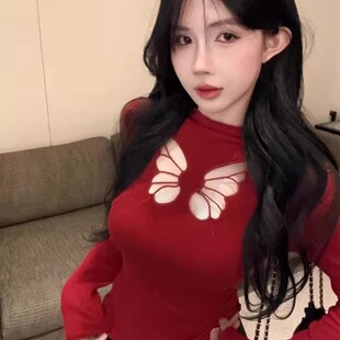 纯欲辣妹半高领红色t恤女秋冬季设计感蝴蝶刺绣镂空修身短款上衣