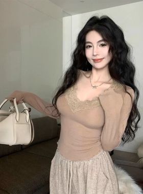 纯欲蕾丝V领打底T恤女春秋2024新款修身显瘦磨毛内搭短款长袖上衣