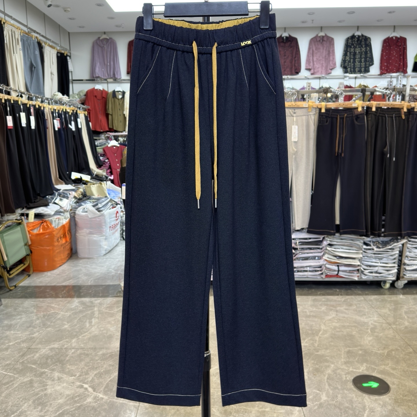 时尚妈妈装松紧腰抽绳直筒休闲裤