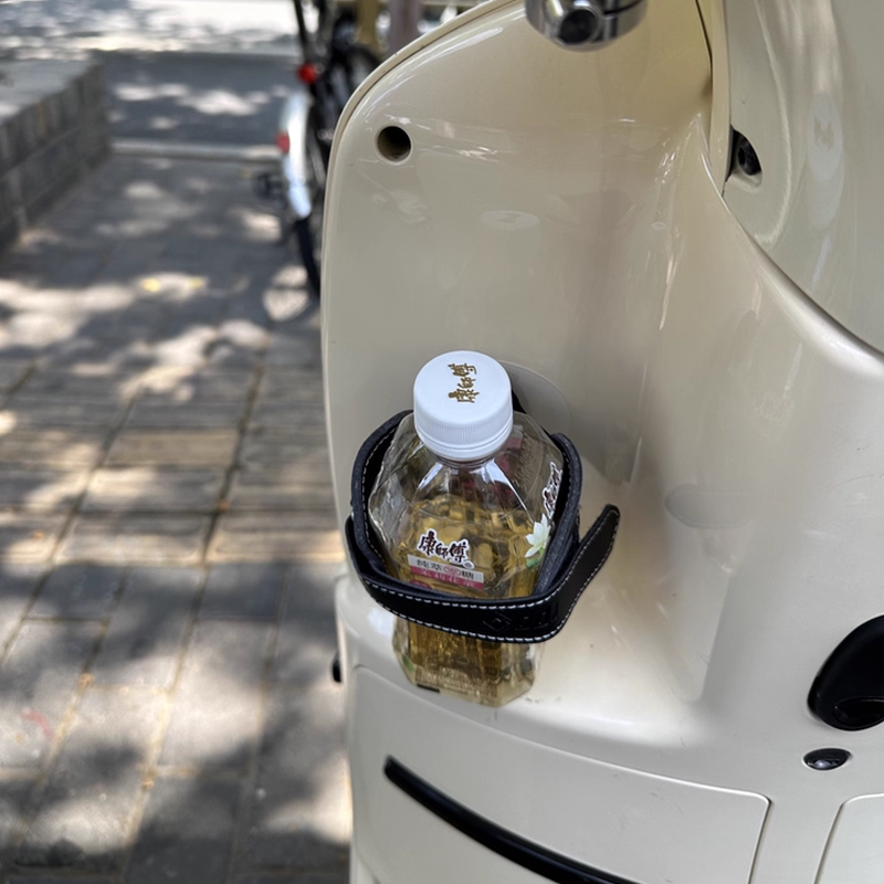 适用标致Django姜戈150摩托车复古皮革免打孔咖啡奶茶水杯壶支架