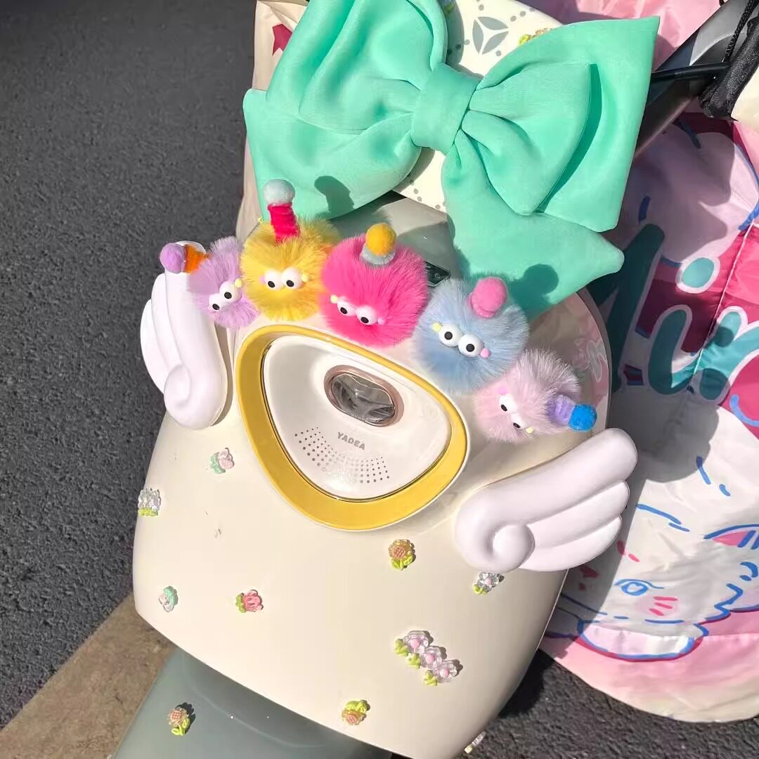 可爱立体小怪兽毛球电动车装饰小配件电瓶车摆件公仔九号车灯装饰