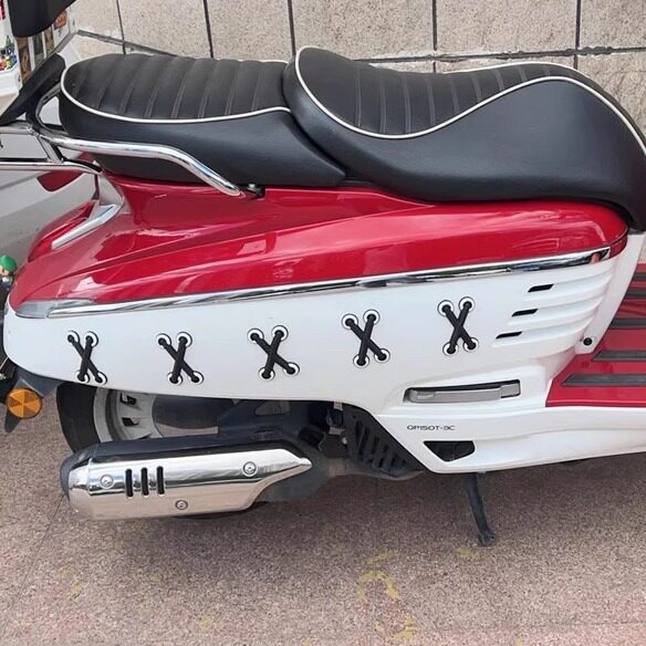 适用姜戈150踏板摩托车立体橡胶XX鞋带仿真贴尾箱马里奥软胶装饰