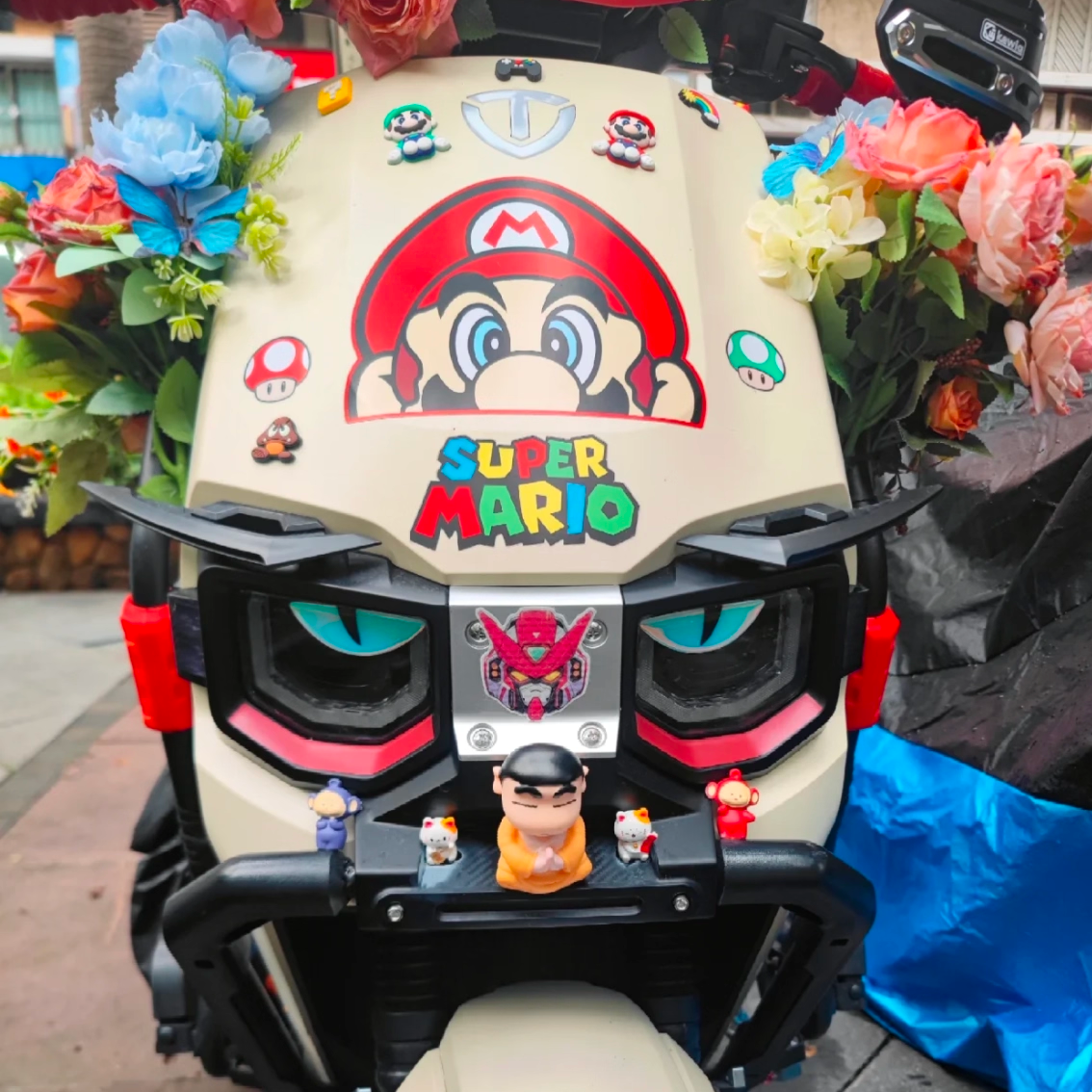 适用台铃超能S苍穹车头趣味蜡笔小新装饰可爱公仔马里奥改装贴纸