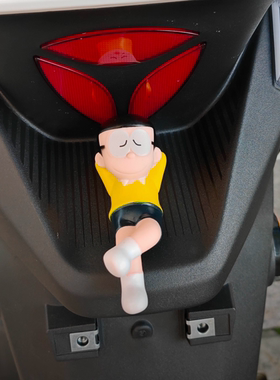 适用于雅迪白鲨-M/H电动车尾立体大熊装饰小摆件个性创意可爱公仔