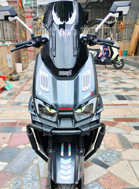 适用台铃火眼机甲3封神车头立体改装配件定风翼夜光恶魔眼睛装饰