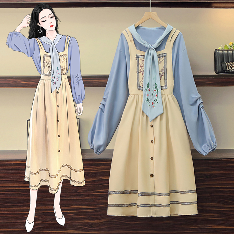 A two-piece dress with big size for women