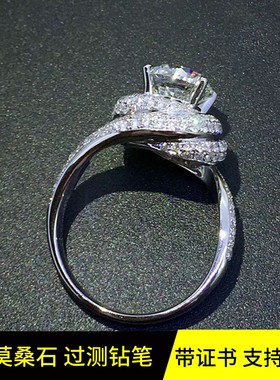 微镶莫桑石钻戒1克拉旋涡扭臂仿钻石戒指女纯银镀铂金四爪结婚戒