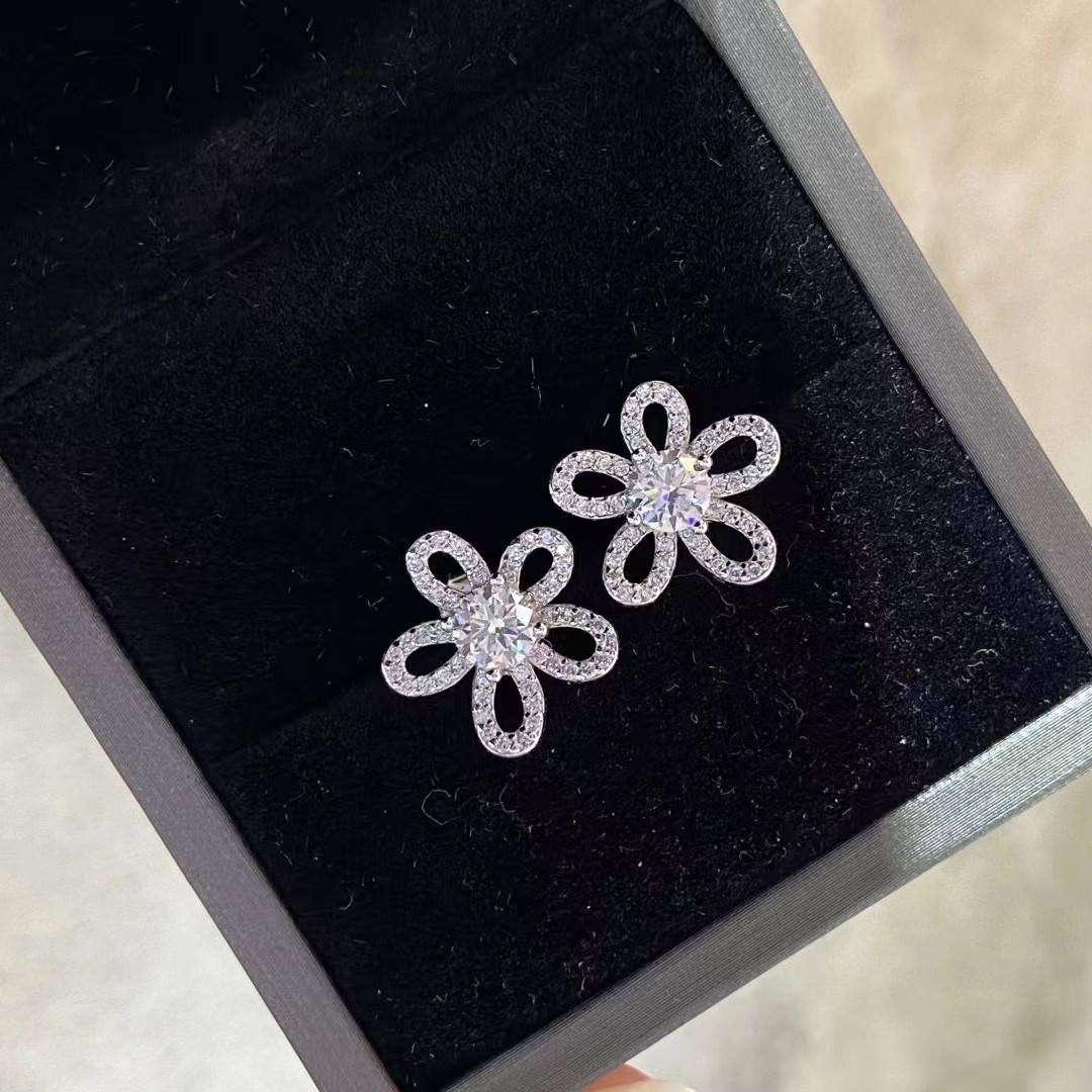 花朵莫桑石耳钉女纯银镀白金耳环五花满钻耳坠仿钻石耳饰防过敏