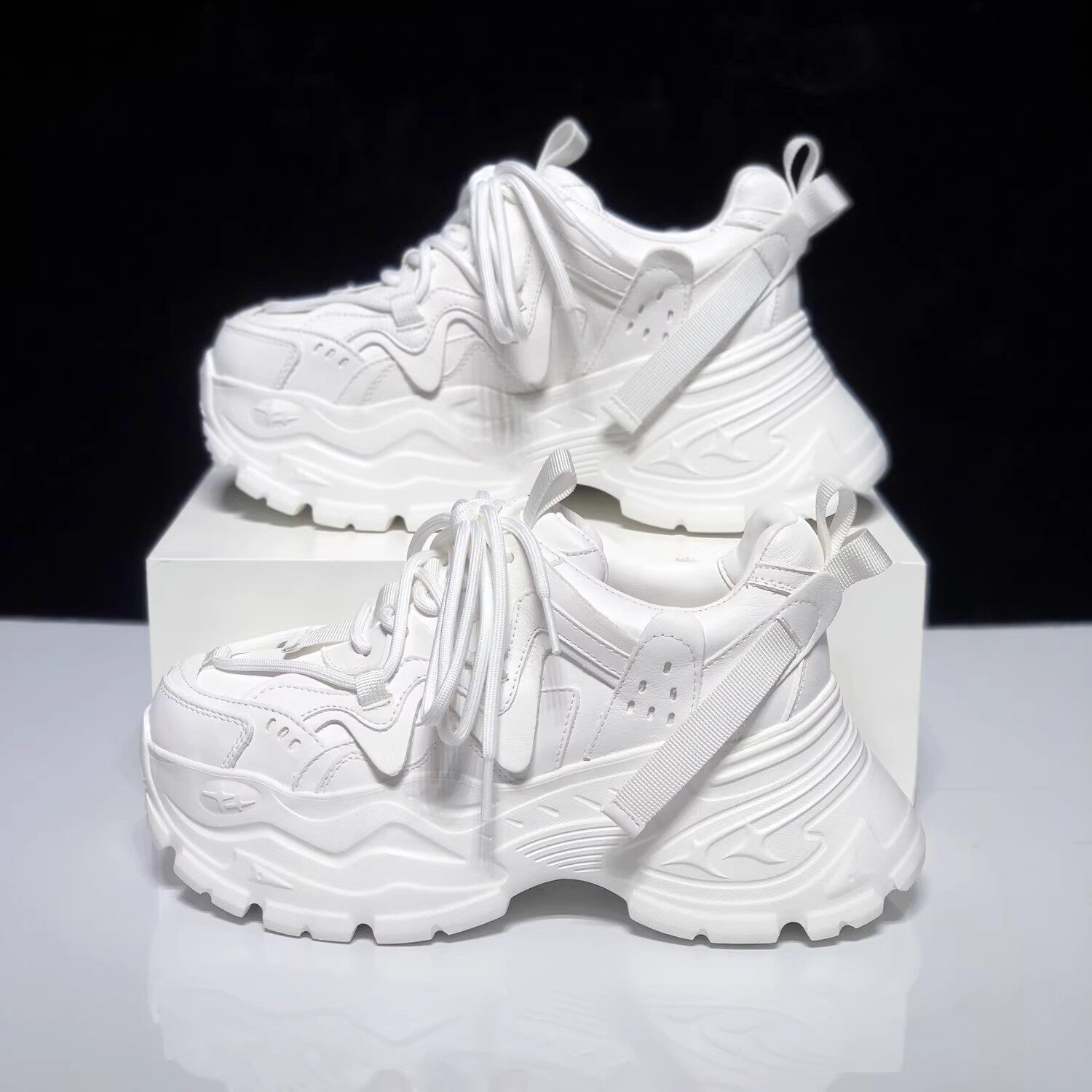 欧洲站2026春季新款时尚百搭厚底增高老爹鞋女简约系带潮流休闲鞋