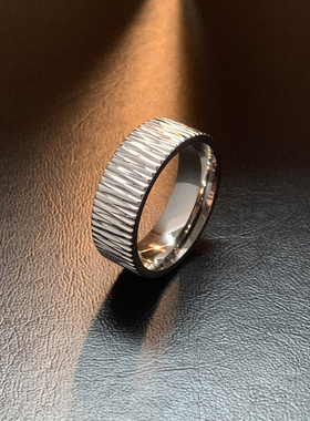 迷网-高级感钛钢食指戒指通勤风
