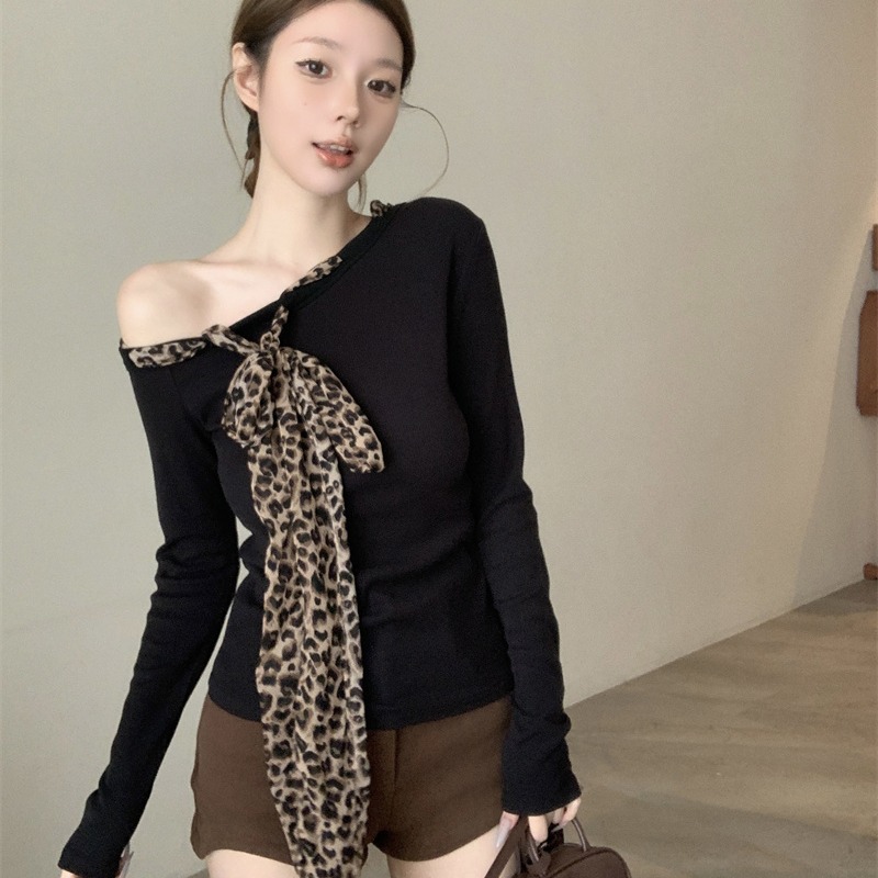 气质设计感豹纹系带斜肩