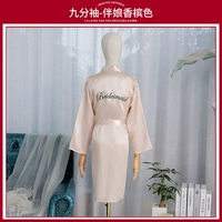 Подружка невесты с шампанским девять