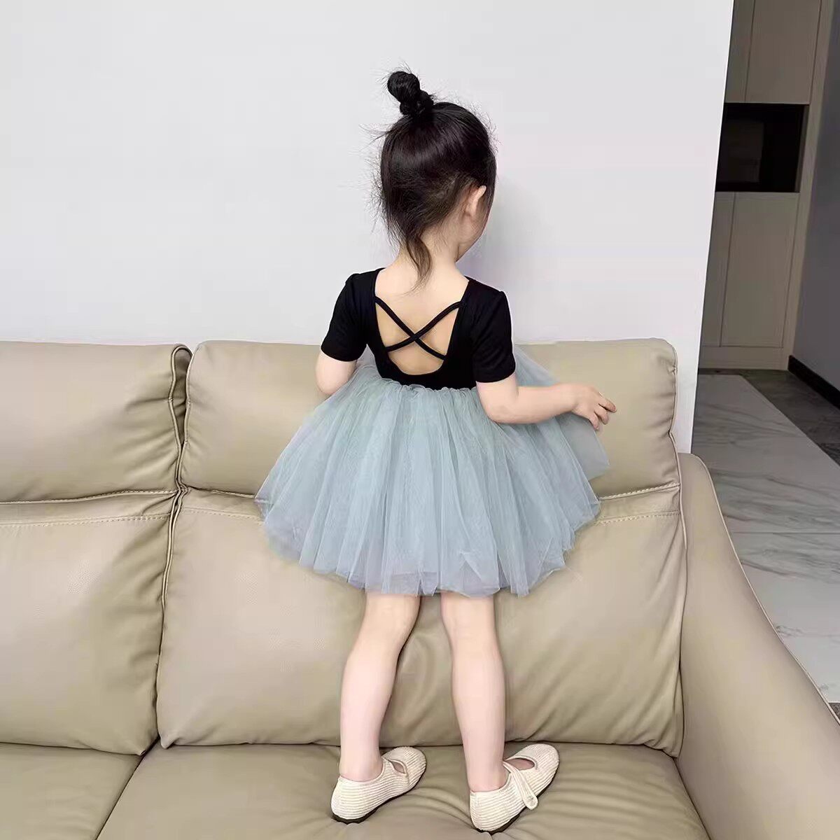 女童短袖露背连衣裙2024