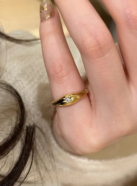 v金材质厚金电镀星芒六芒星尾戒2025新款Vintage黄金点钻戒指女