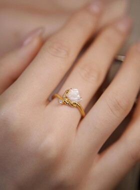 新款高版本鳞片和野心闪闪发光埃及白玫瑰蛇戒指女复古白月光指环