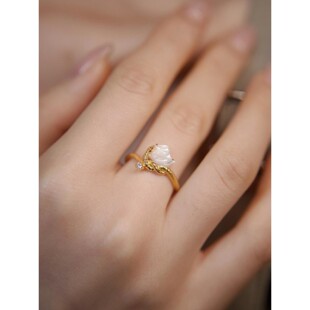 新款高版本鳞片和野心闪闪发光埃及白玫瑰蛇戒指女复古白月光指环