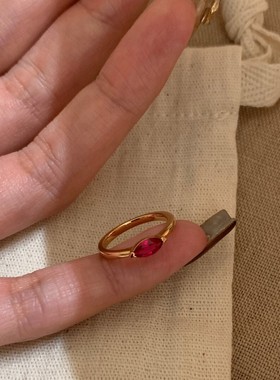 新款高品质版本新年红马眼钻红宝尾戒指尾戒戒指简约闪钻百搭