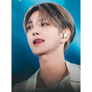 新款高品质版本洪知秀同款韩国男团黑色钻石耳钉粉丝应援周边耳饰