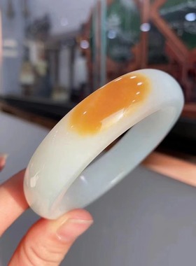 手镯和田玉糖白料珠宝特色