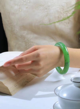 天然俄罗斯碧玉阳绿手镯