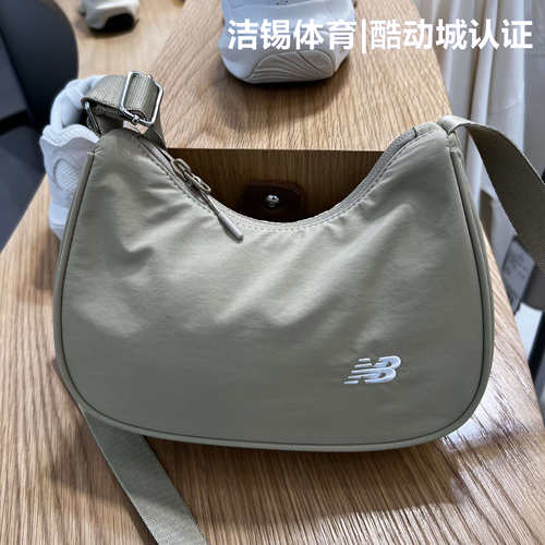 NB休闲时尚斜挎包单肩包背包女