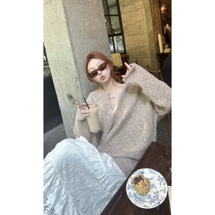 LIL CHER大码微胖V领柔软暖呼呼慵懒风简约宽松套头长袖毛衣春秋