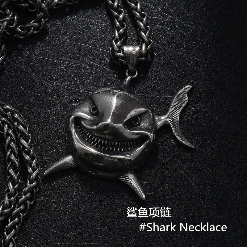 复古海洋霸主鲨鱼男士项链钛钢吊坠潮男理发师朋克毛衣链挂链ins