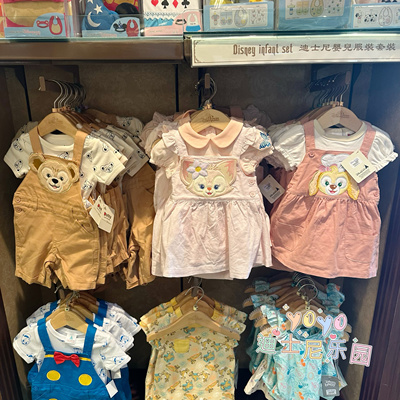 香港迪士尼 玲娜贝儿达菲熊卡通婴儿连体服 baby爬 服宝宝百日宴