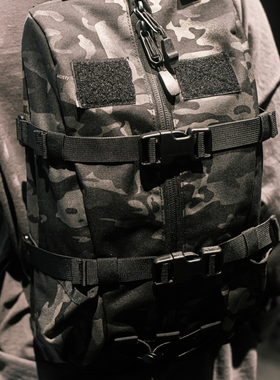 BOLTBOAT运动时尚双肩包旅游旅行包滑板包男10升包轻便