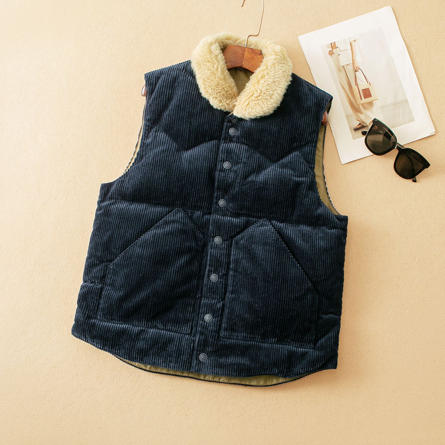 蛮文 日R单 文艺复古高保暖 羊羔毛翻领+灯芯绒棉马甲背心女56302