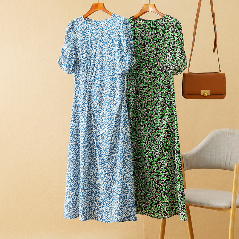 腰间捏褶侧开叉显瘦真丝连衣裙