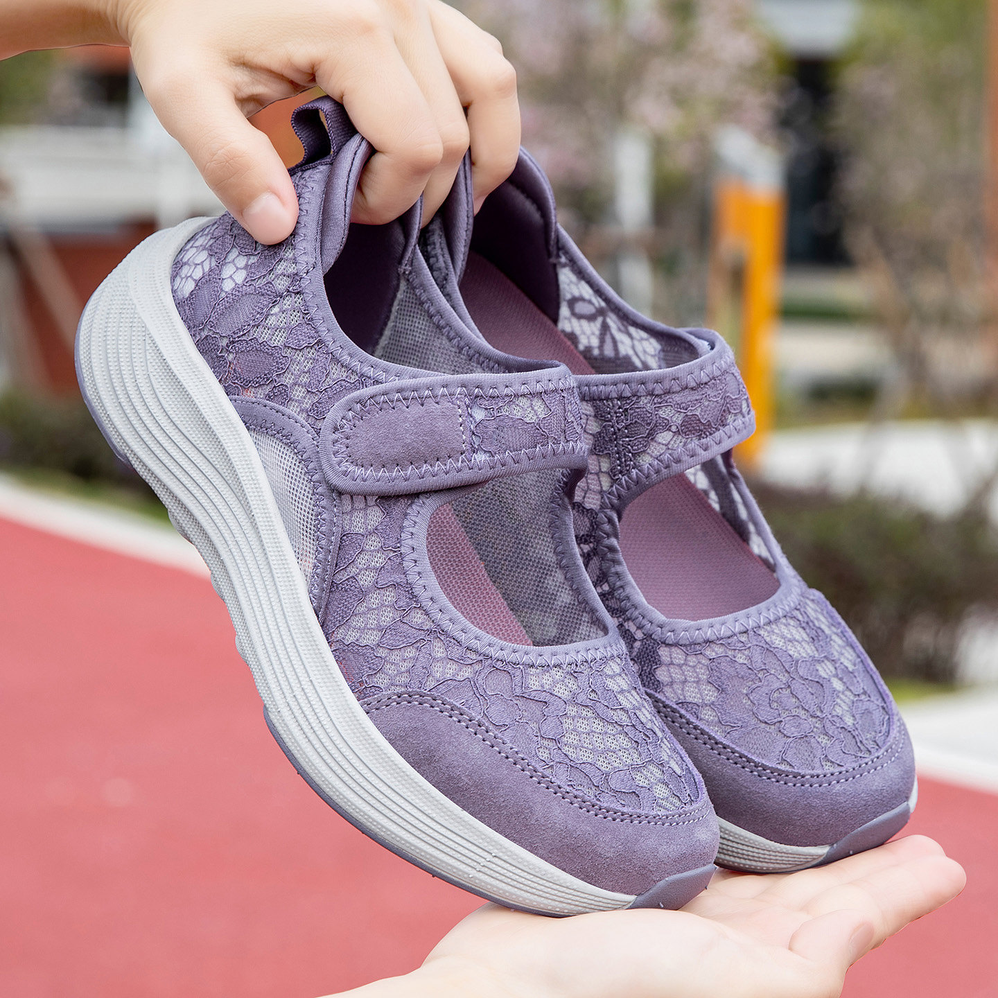 张凯丽老人凉鞋女夏季妈妈鞋老年运动蕾丝舞蹈鞋镂空老北京布鞋女