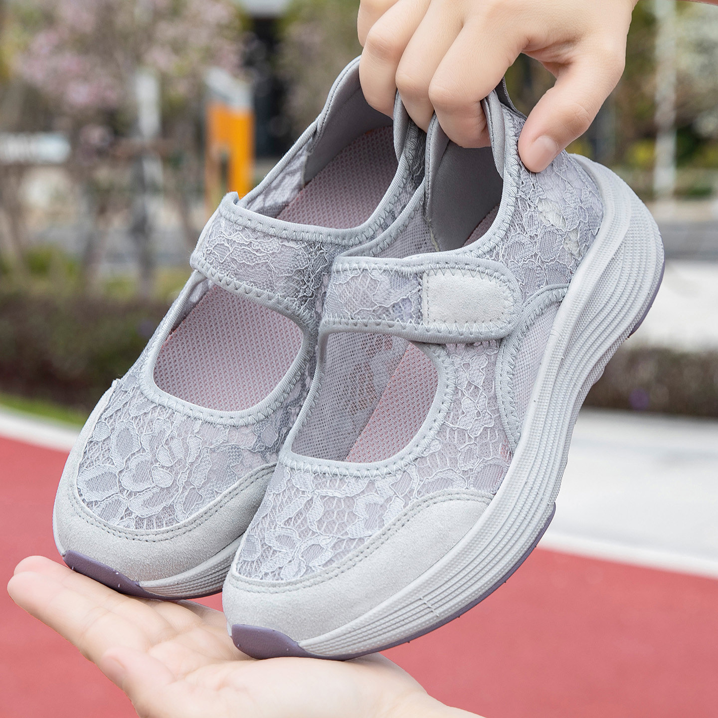 张凯丽老人鞋女夏季妈妈凉鞋老年运动蕾丝舞蹈鞋镂空老北京布鞋女